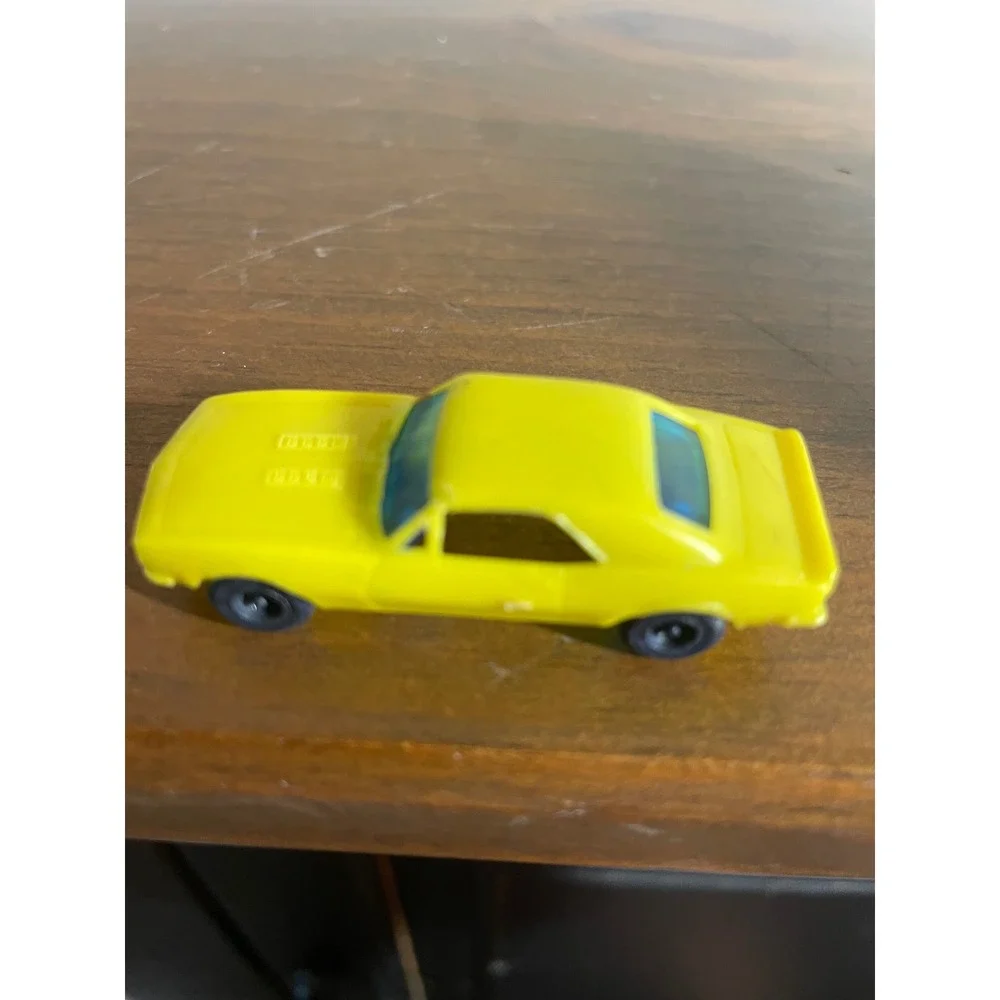 Unbranded vintage plastic